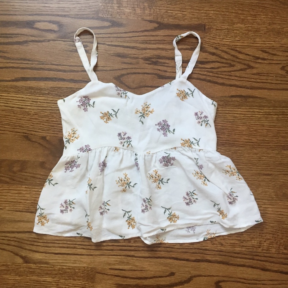 super cute Hollister top